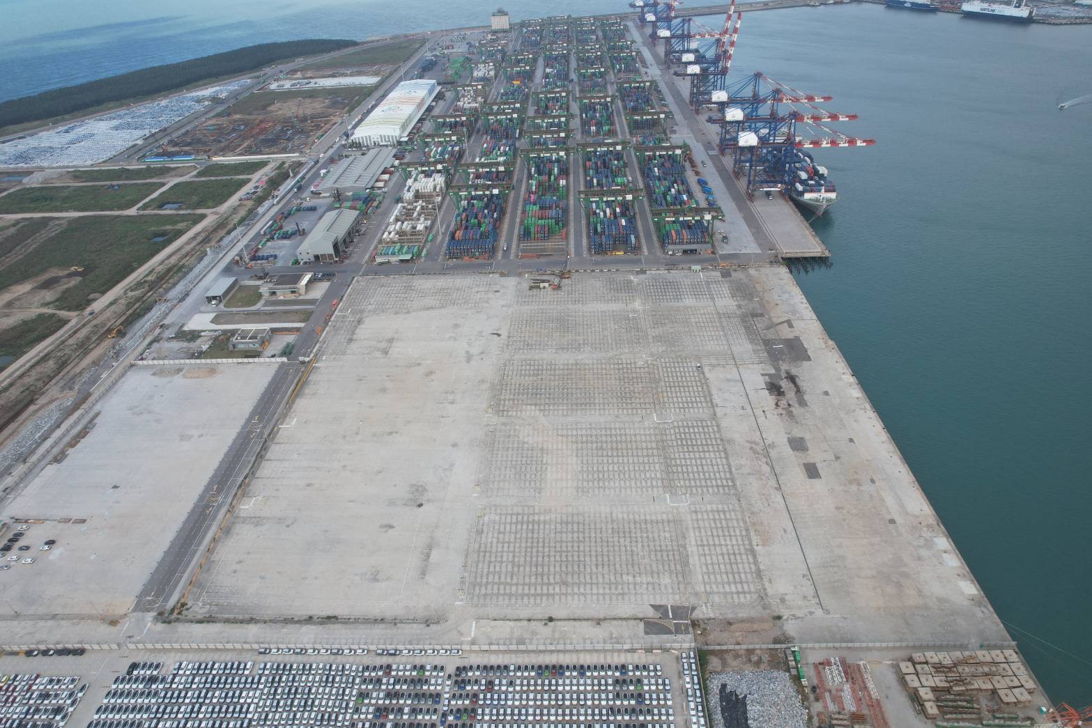 臺北港N7號貨櫃碼頭及後線貨櫃場新建工程